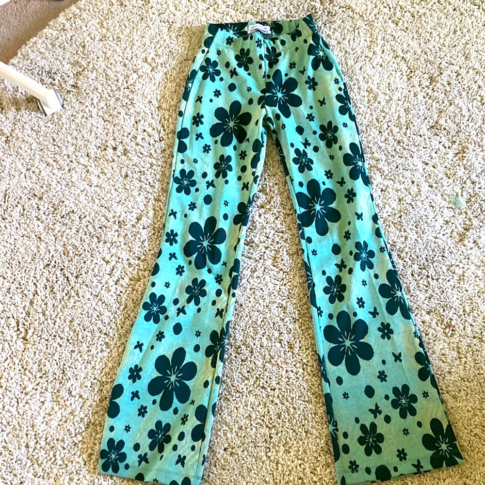 Super cute fare pants giving disco vibes from urban outfitters Xs